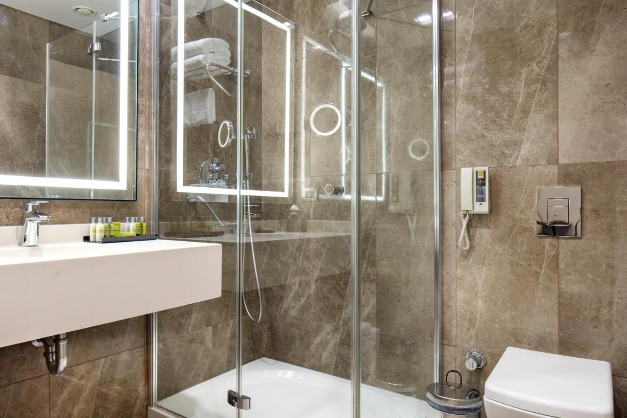 Doubletree By Hilton Istanbul Atasehir Hotel & Conference Centre Bagian luar foto