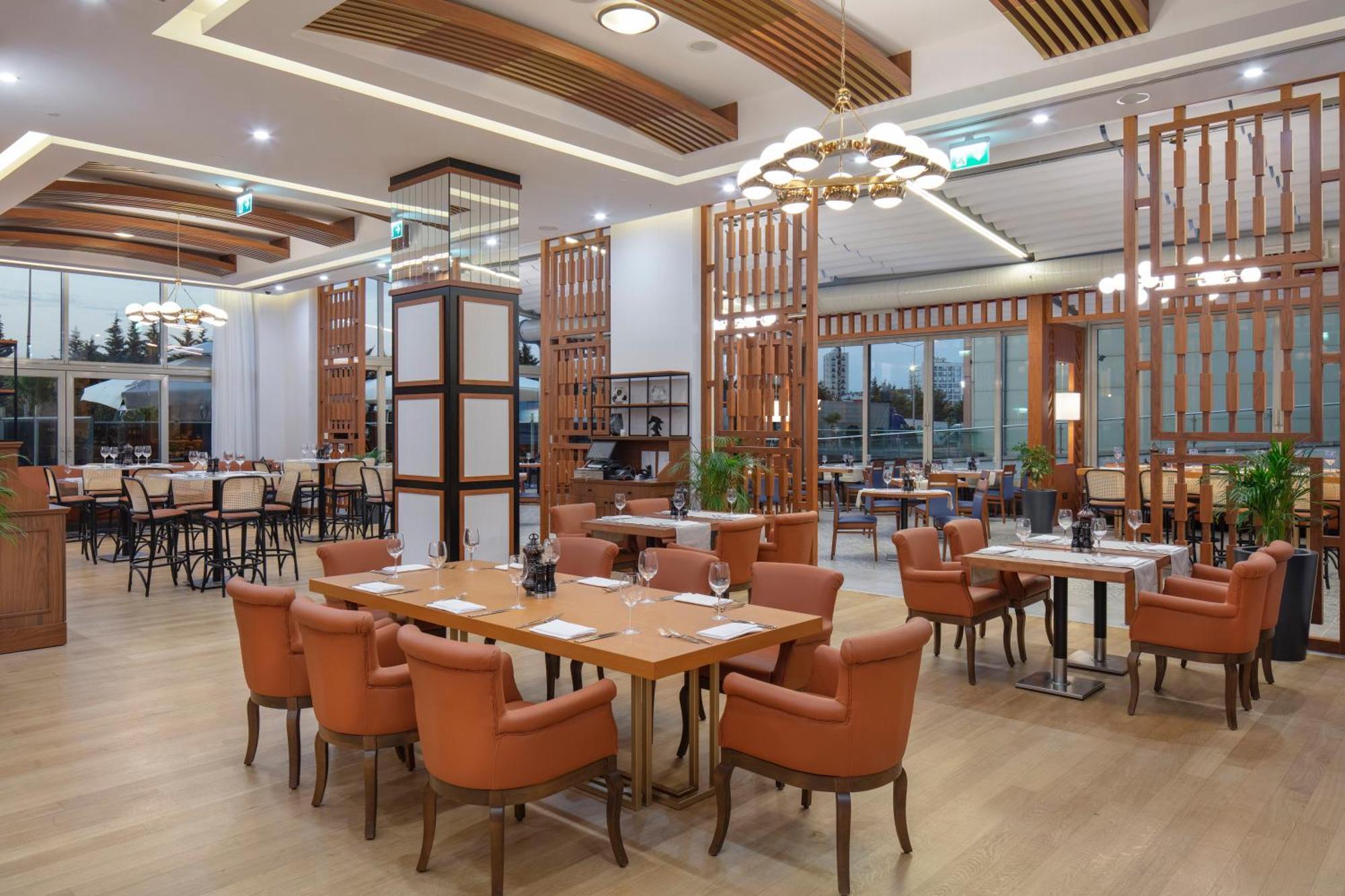 Doubletree By Hilton Istanbul Atasehir Hotel & Conference Centre Bagian luar foto